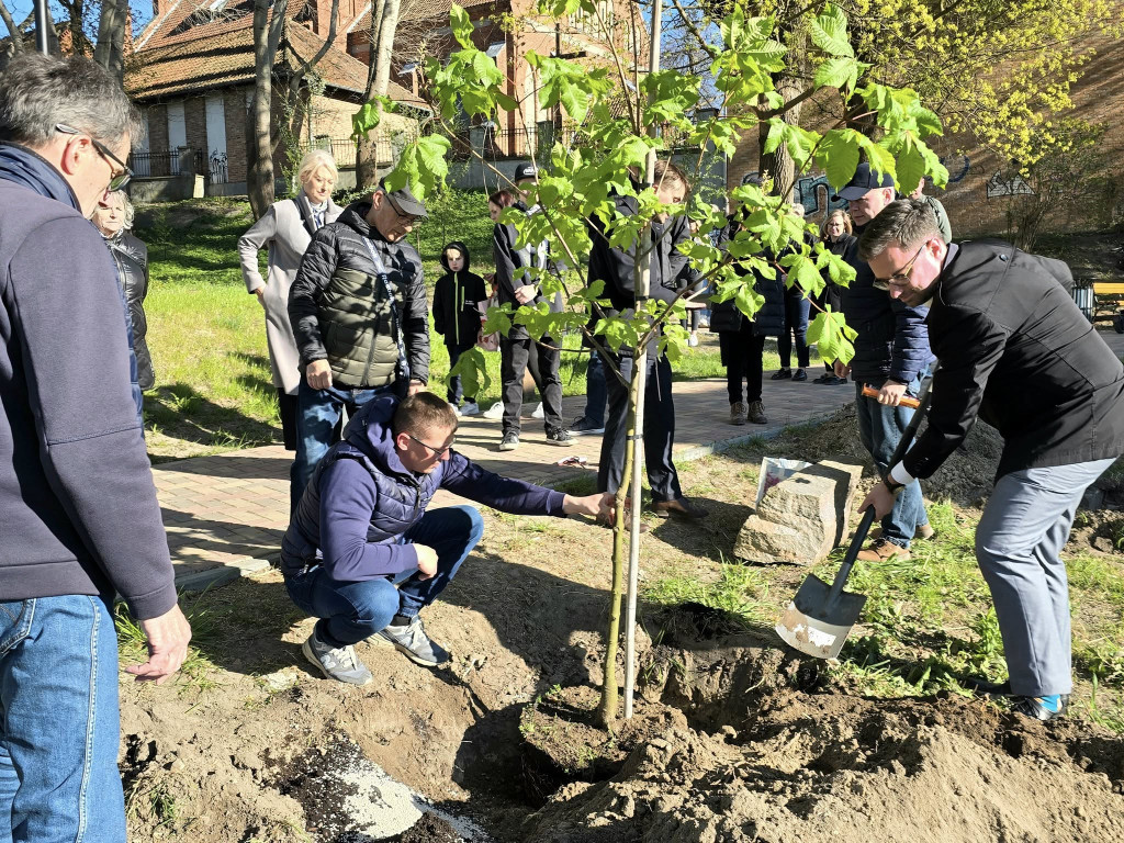Ostróda uczciła Łukasza Litewkę w Ogrodzie Różanym