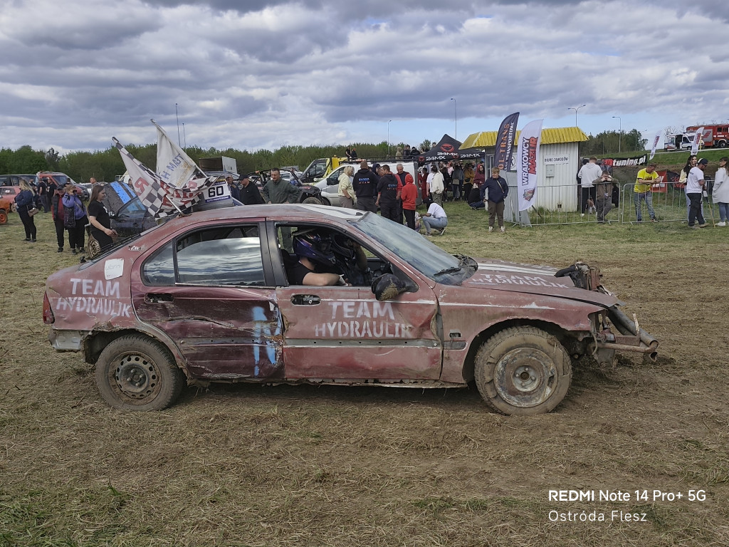 Wyścigi samochodowych wraków wróciły!