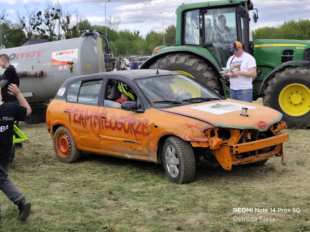 Wyścigi samochodowych wraków wróciły!