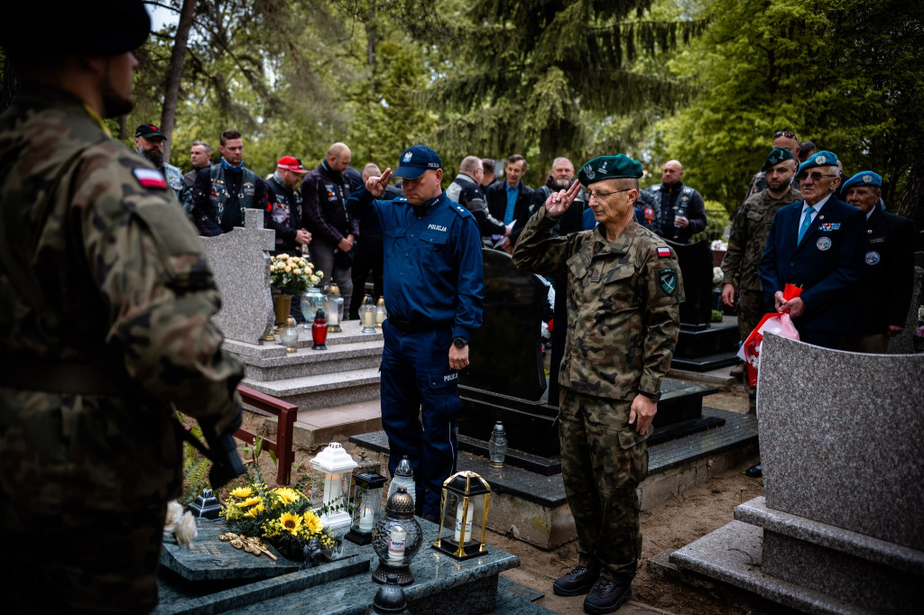 Oddali hołd poległym żołnierzom. Poruszający gest