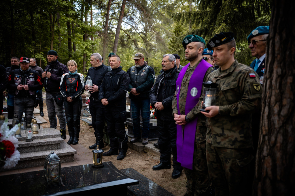 Oddali hołd poległym żołnierzom. Poruszający gest
