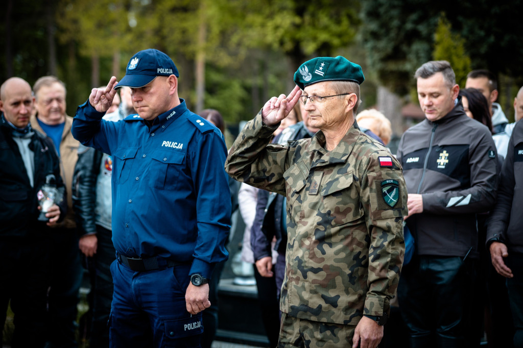 Oddali hołd poległym żołnierzom. Poruszający gest