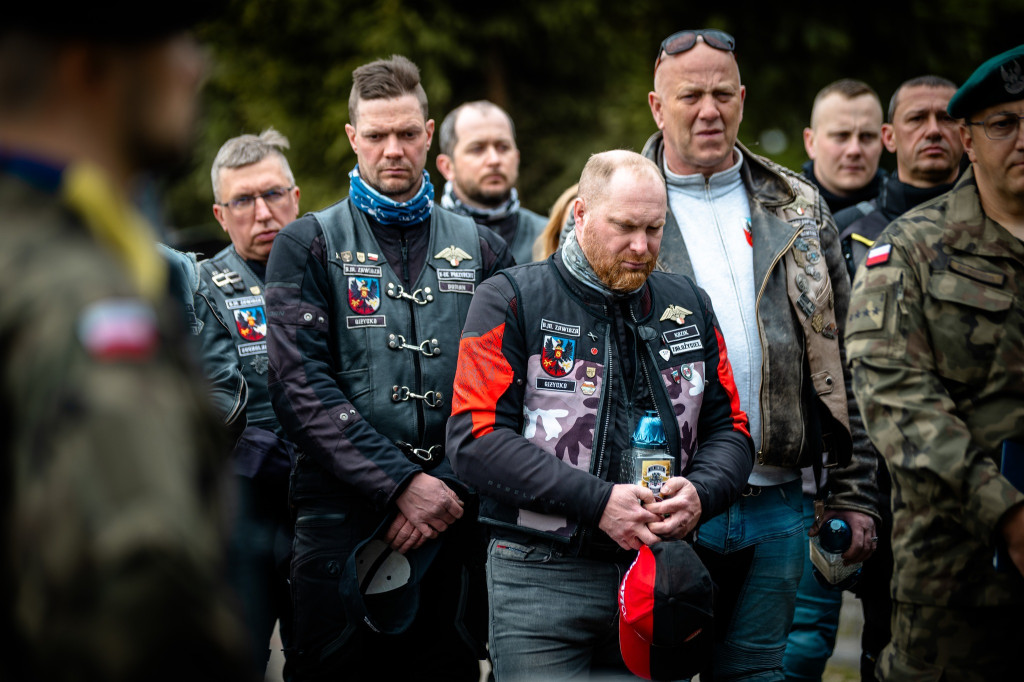 Oddali hołd poległym żołnierzom. Poruszający gest
