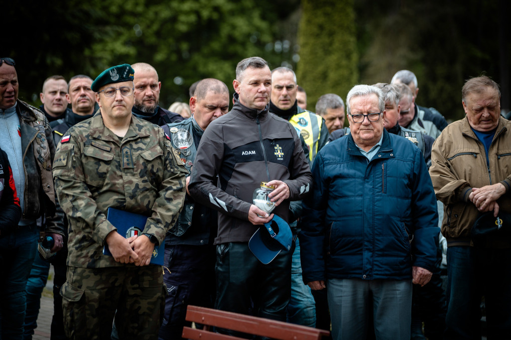 Oddali hołd poległym żołnierzom. Poruszający gest