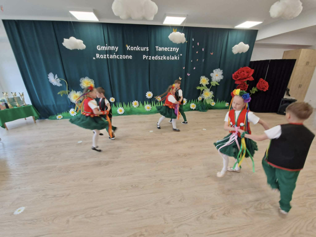 Roztańczone przedszkolaki opanowały Stare Jabłonki