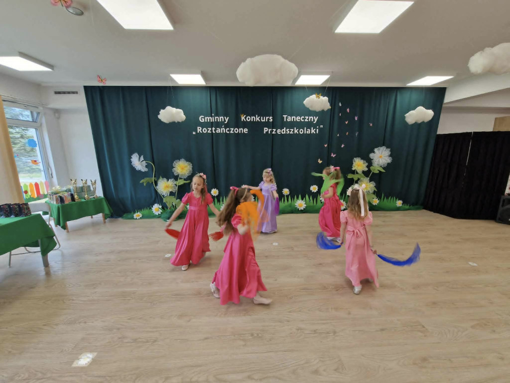 Roztańczone przedszkolaki opanowały Stare Jabłonki