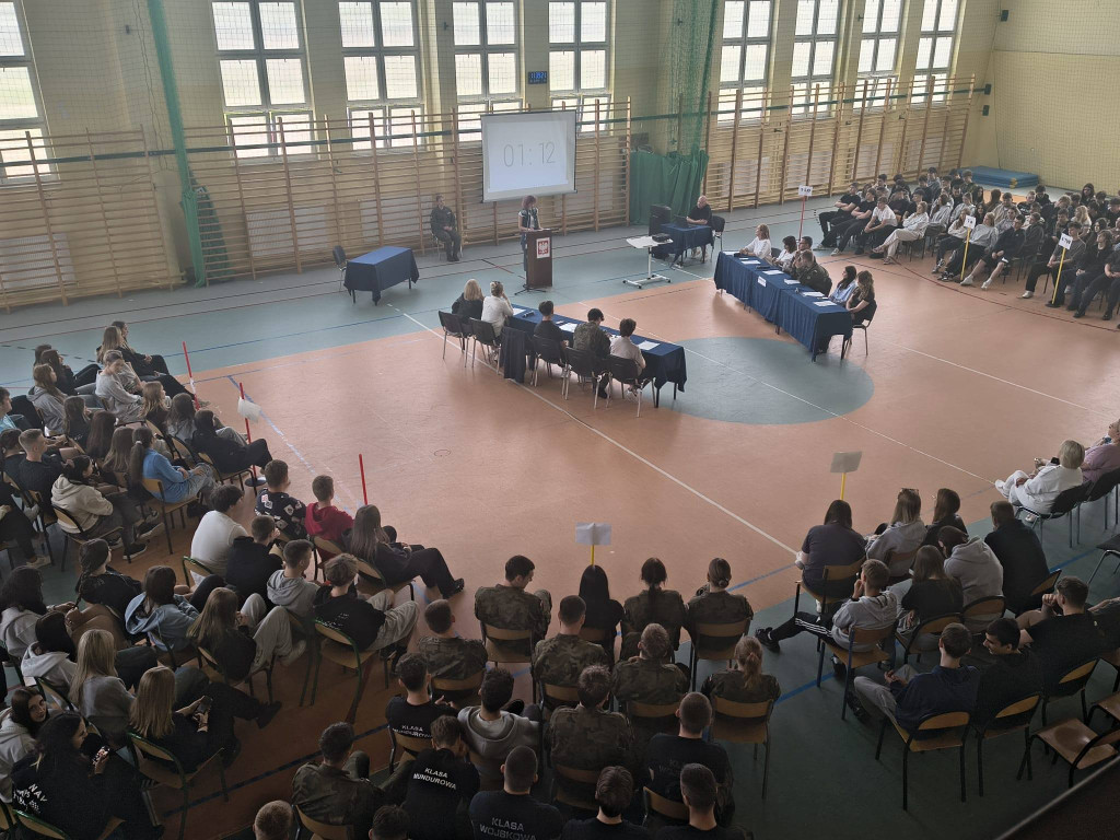 Gorąca debata oksfordzka w morąskim ZSZiO