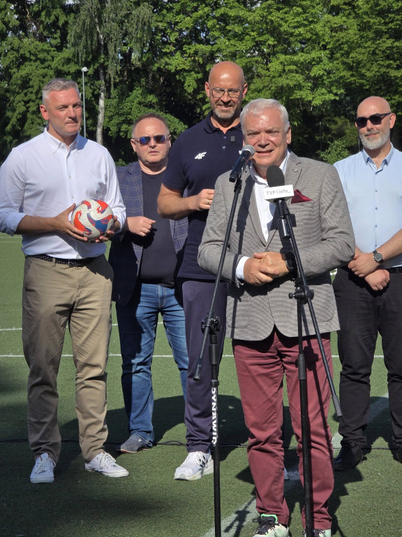 Dofinasowanie na remont bocznego boiska na stadionie