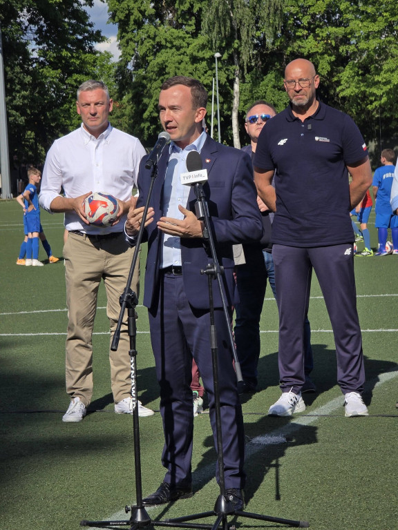 Dofinasowanie na remont bocznego boiska na stadionie