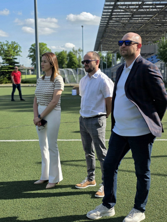 Dofinasowanie na remont bocznego boiska na stadionie