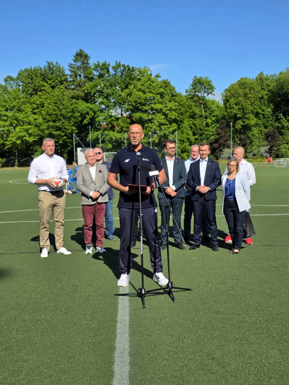Dofinasowanie na remont bocznego boiska na stadionie