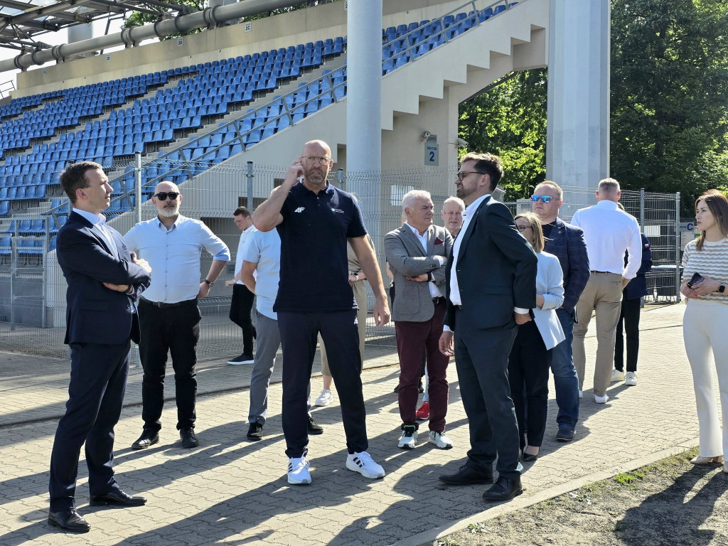 Dofinasowanie na remont bocznego boiska na stadionie