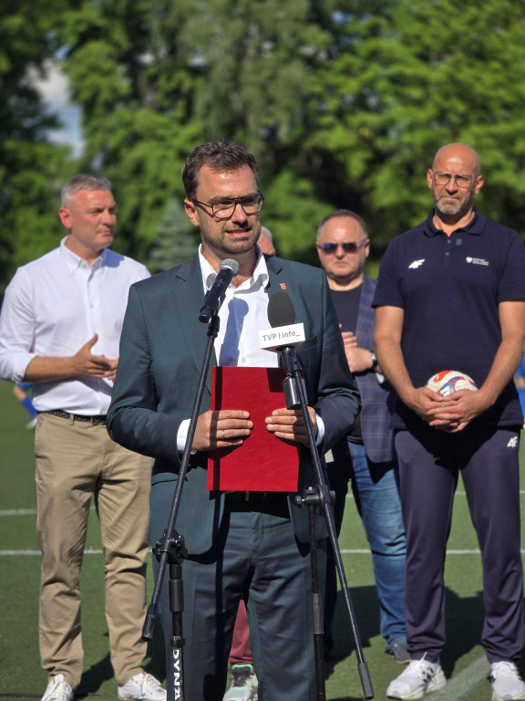 Dofinasowanie na remont bocznego boiska na stadionie