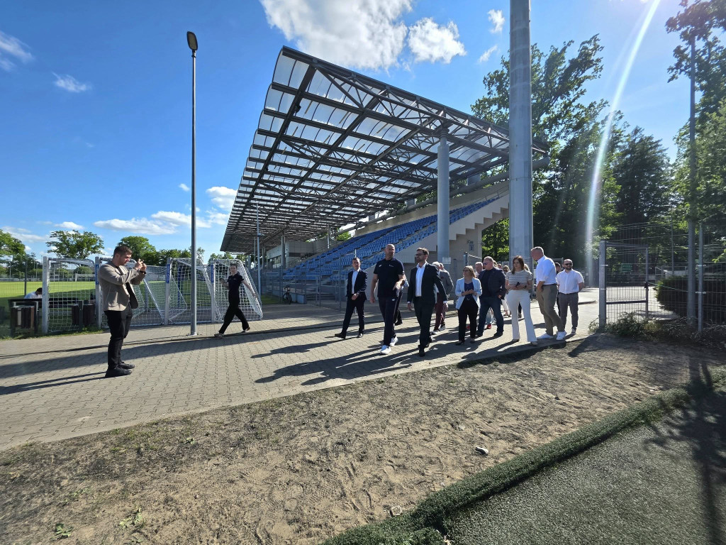 Dofinasowanie na remont bocznego boiska na stadionie