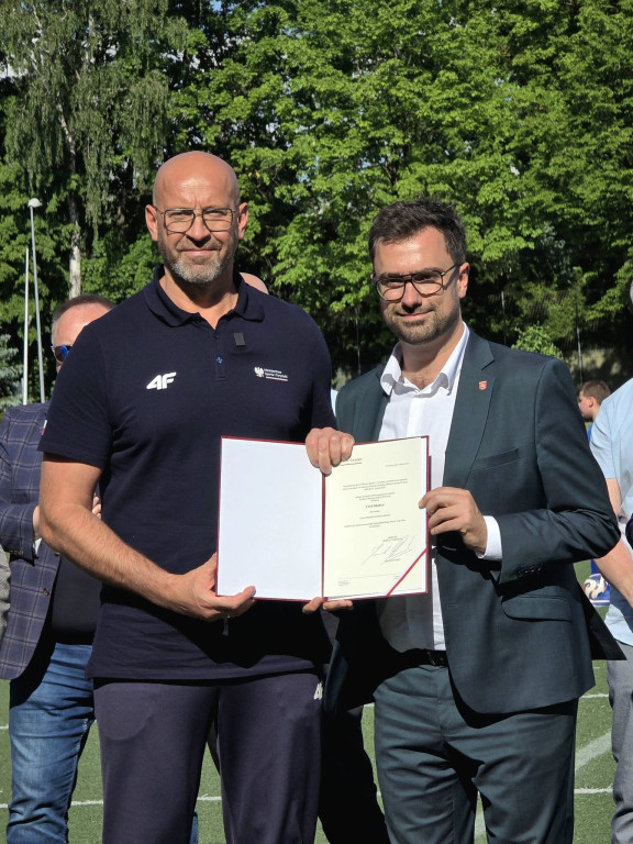 Dofinasowanie na remont bocznego boiska na stadionie