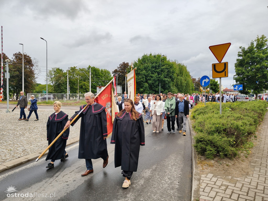 Tłumy na procesji Bożego Ciała w Ostródzie
