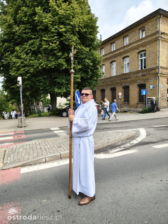 Tłumy na procesji Bożego Ciała w Ostródzie