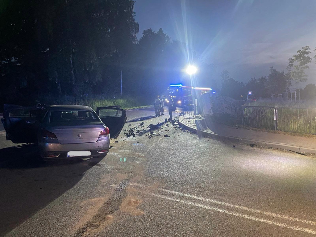 Dwie osoby w szpitalu po wypadku koło Pieniężna