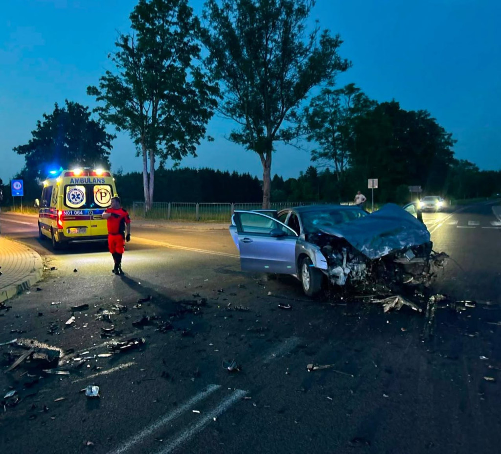 Dwie osoby w szpitalu po wypadku koło Pieniężna