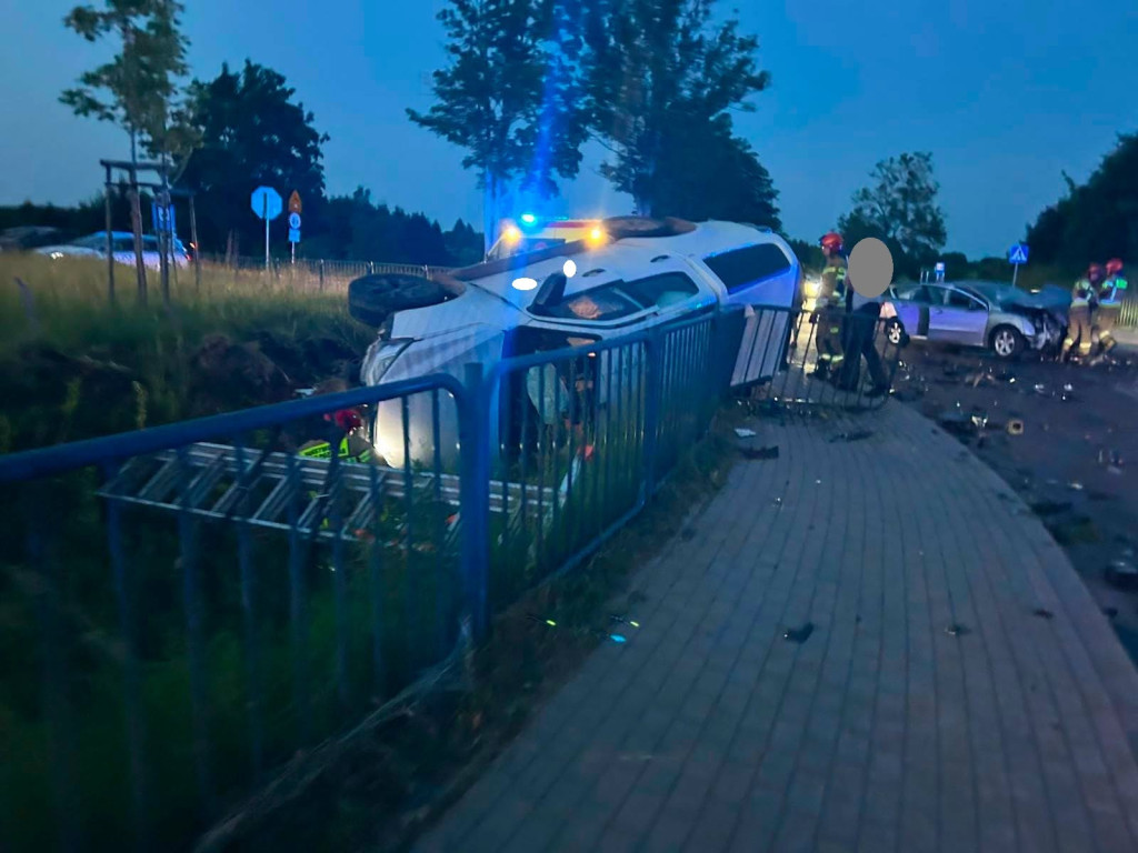 Dwie osoby w szpitalu po wypadku koło Pieniężna