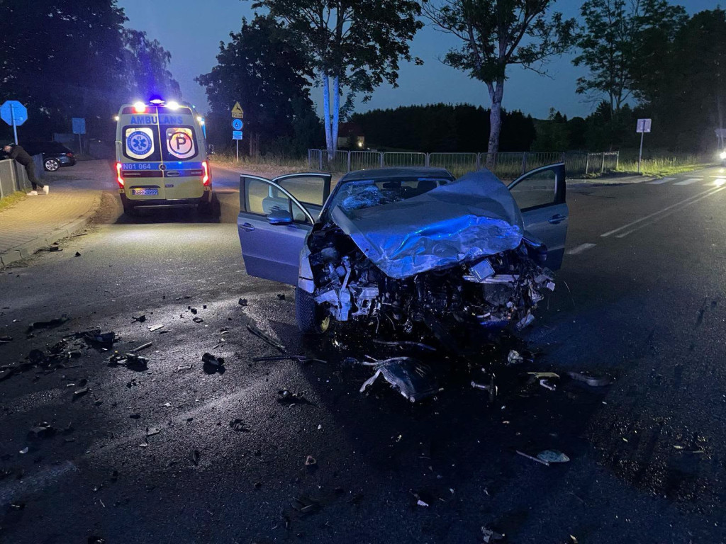 Dwie osoby w szpitalu po wypadku koło Pieniężna