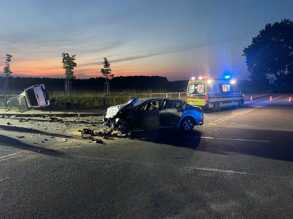 Dwie osoby w szpitalu po wypadku koło Pieniężna