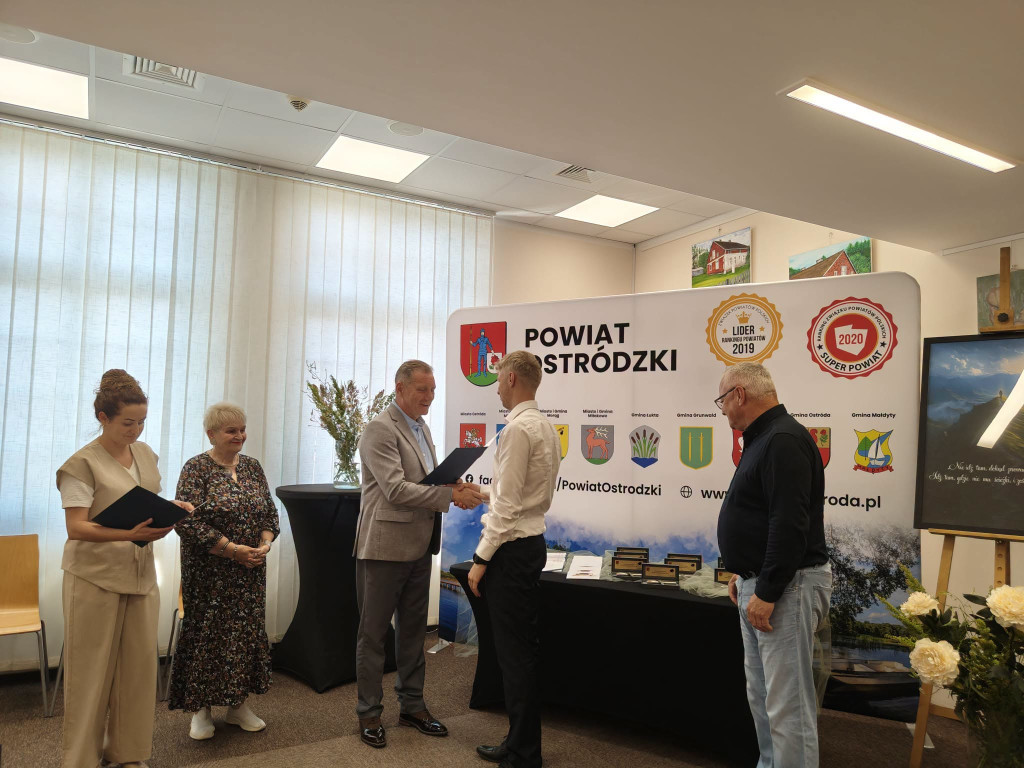 To najlepsi absolwenci szkół średnich w powiecie