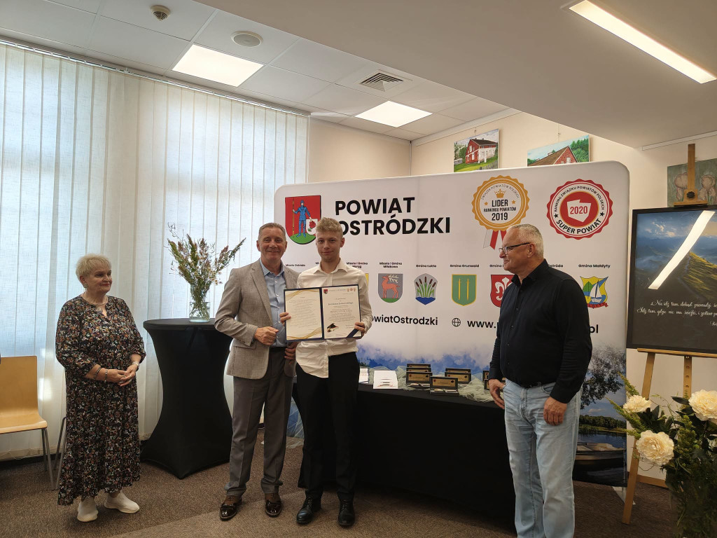 To najlepsi absolwenci szkół średnich w powiecie