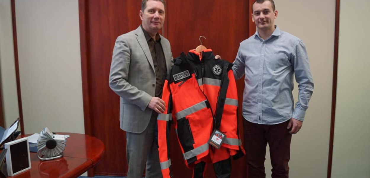 OCHOTNICZA STRAŻ POŻARNA W DURĄGU (GMINA OSTRÓDA) OTRZYMAŁA STRÓJ RATOWNIKA