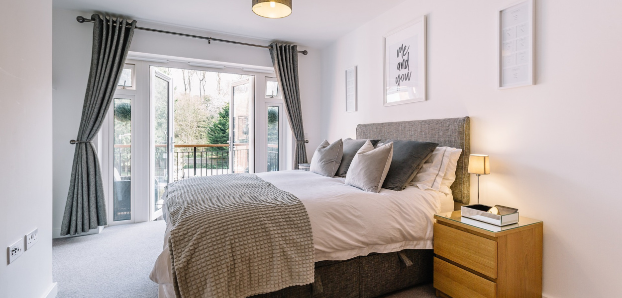 STELAŻ DO ŁÓŻEK - POZNAJ JEGO WPŁYW NA KOMFORT SNU