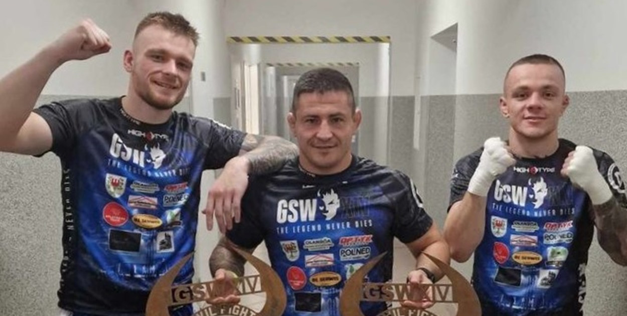 Dawid Podgórski i Antek Walczak z Dragon Fighter Bynowo zwyciężają na gali