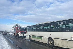 Kolizja w Plękitach oraz pożar zboża w Linkach-12294