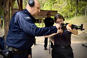 Uczniowie klas mundurowych z ekonomika strzelali-12508