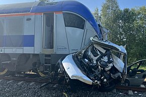 Bus zderzył się z pociągiem! Nie żyje kierowca-12665