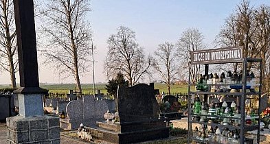 Regały na znicze do ponownego wykorzystania na cmentarzach w Gminie Morąg-88858