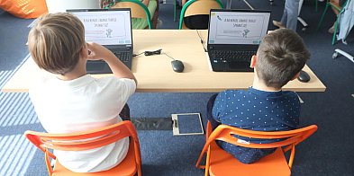 Podatki: laptopy otrzymane w 2023 r. przez uczniów i nauczycieli zwolnione-90033
