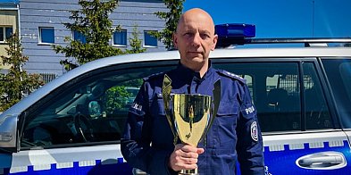 Policjant z Ostródy - Robert Horodyłowski zwyciężył w zawodach strzeleckich-90552