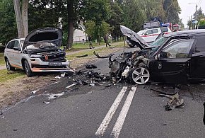 Czołowe zderzenie samochodów osobowych w Gierzwałdzie. Dwie osoby trafiły...-93514