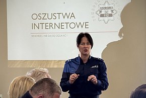 Debata policjantów z samorządowcami i mieszkańcami Łukty o bezpieczeństwie-99396