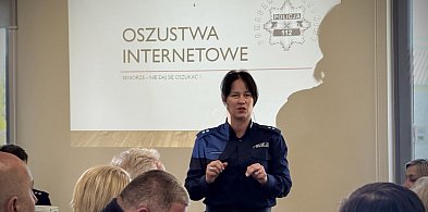 Debata policjantów z samorządowcami i mieszkańcami Łukty o bezpieczeństwie-99396