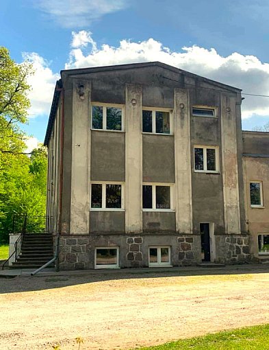 Budynek dawnej szkoły podstawowej w Dylewie na sprzedaż!-99415