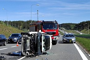 Wypadek z udziałem 3 samochodów na DK51! Powodem - biegający po trasie pies-99432