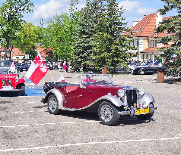 Cabriolety opanowały plac przed Starostwem w Ostródzie i inne atrakcje-99486