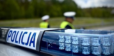 Nie miał uprawnień, przyjechał odebrać samochód zatrzymanego za brak... uprawnień-99801