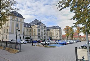 Nietrzeźwy i bez uprawnień przyjechał do ostródzkiego sądu autem na rozprawę-99851