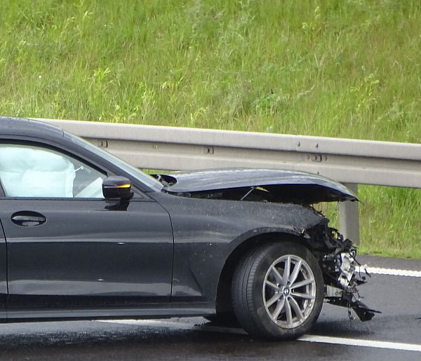 Cztery zdarzenia na S7: bmw i audi uderzyły w bariery, bmw w ciężarówkę-99863
