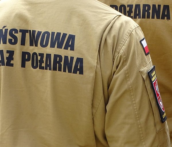 Olsztyn: Po pożarze w mieszkaniu w bloku dwie osoby w szpitalu, 10 ewakuowanych-99910