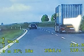 Pędził mercedesem 215 km/h po krajowej siódemce-99944