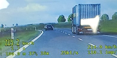 Pędził mercedesem 215 km/h po krajowej siódemce-99944