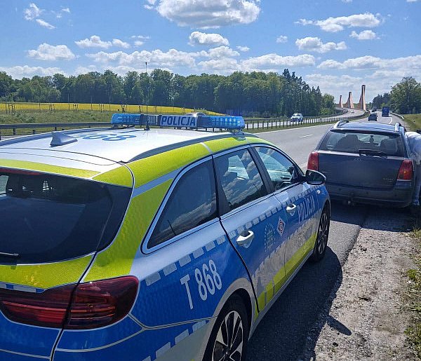 Poszukiwany po pijaku uciekał toyotą przed policją na S5 pod Ostródą!-99983